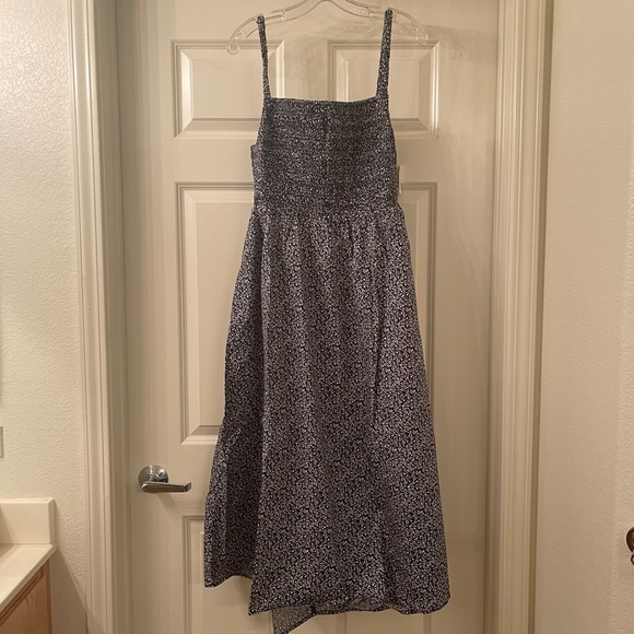 SOLD ⭐️HP⭐️ OLD Navy Fit & Flare Smocked Cutout Cami Dress Size 16/18 (SP08) - Picture 3 of 5